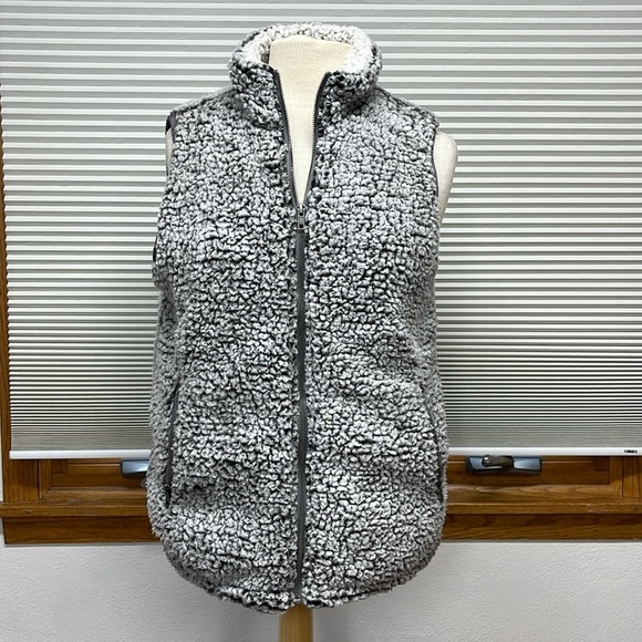 Thread & Supply NWT Gray Sherpa Fuzzy Zip Up Vest Size XS - Picture 1 of 9